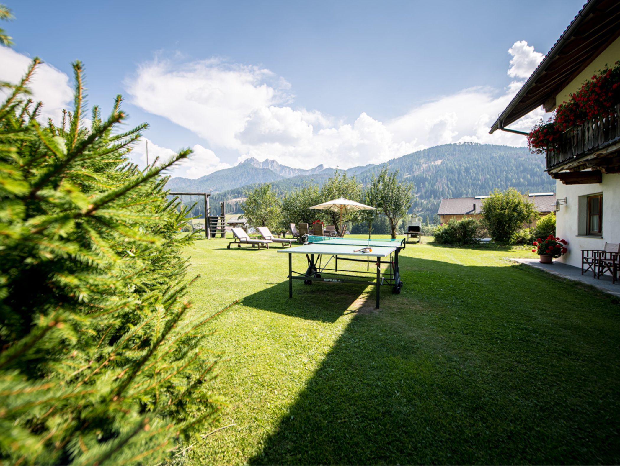 Garten mit Ping Pong Tisch